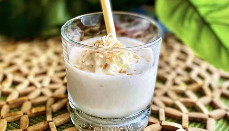 Banana Coconut Smoothie: सुबह  की शुरुआत इस पौष्टिक एनर्जी ड्रिंक से करें