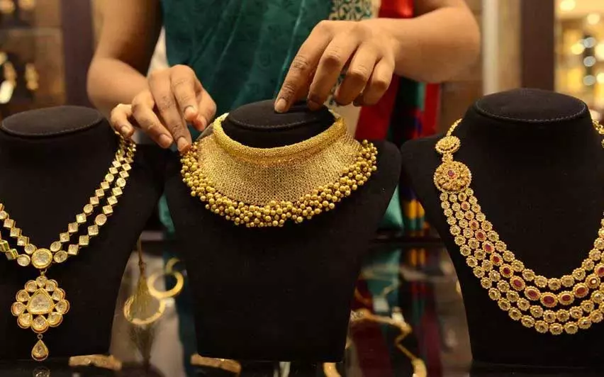 Kerala : वैश्विक आर्थिक चिंताओं के बीच सोने की कीमत 60,200 रुपये के रिकॉर्ड स्तर पर पहुंची Kerala : वैश्विक आर्थिक चिंताओं के बीच सोने की कीमत 60,200 रुपये के रिकॉर्ड स्तर पर पहुंची