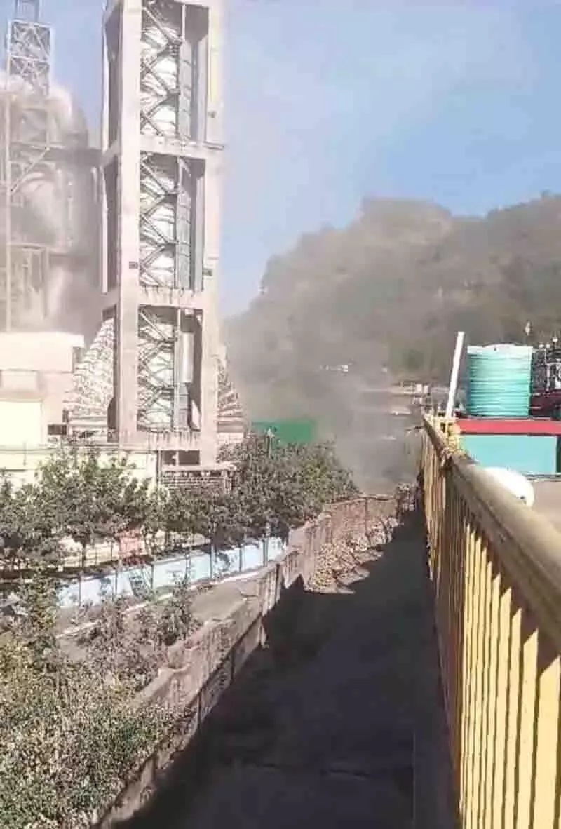 पर्यावरण नियमों का उल्लंघन करने पर Ambuja Cement को 6.6 लाख रुपये का मुआवजा देने का निर्देश