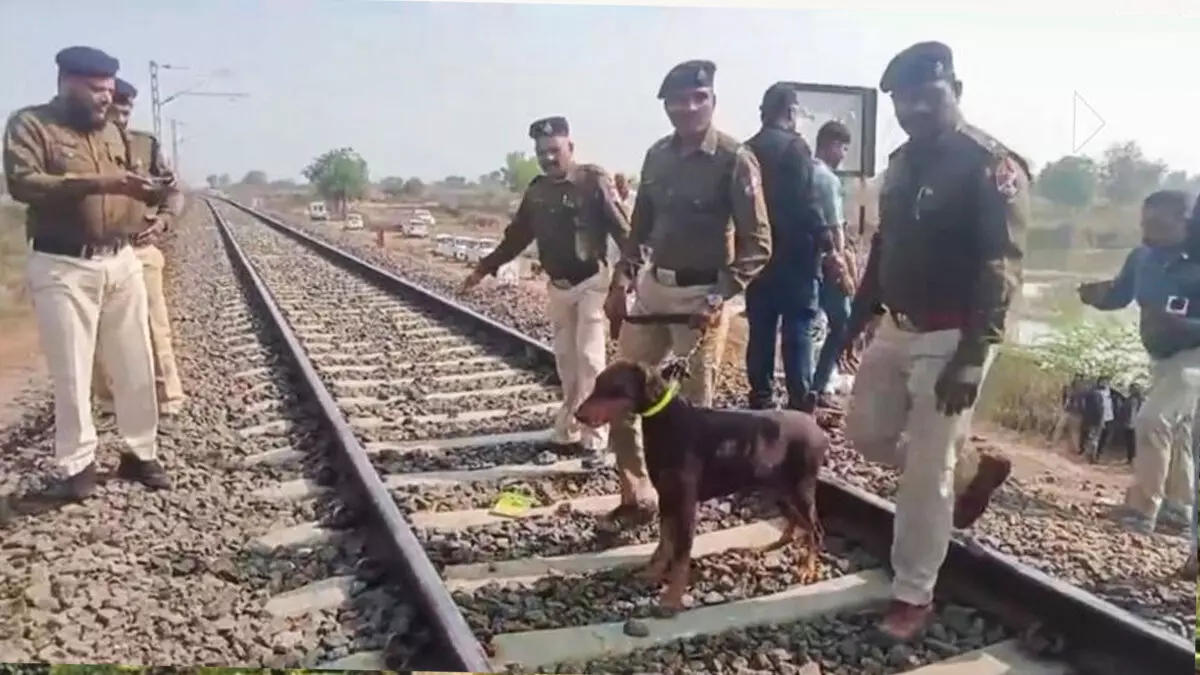 RPF, GRP ने जलगांव रेल हादसे की जांच शुरू की