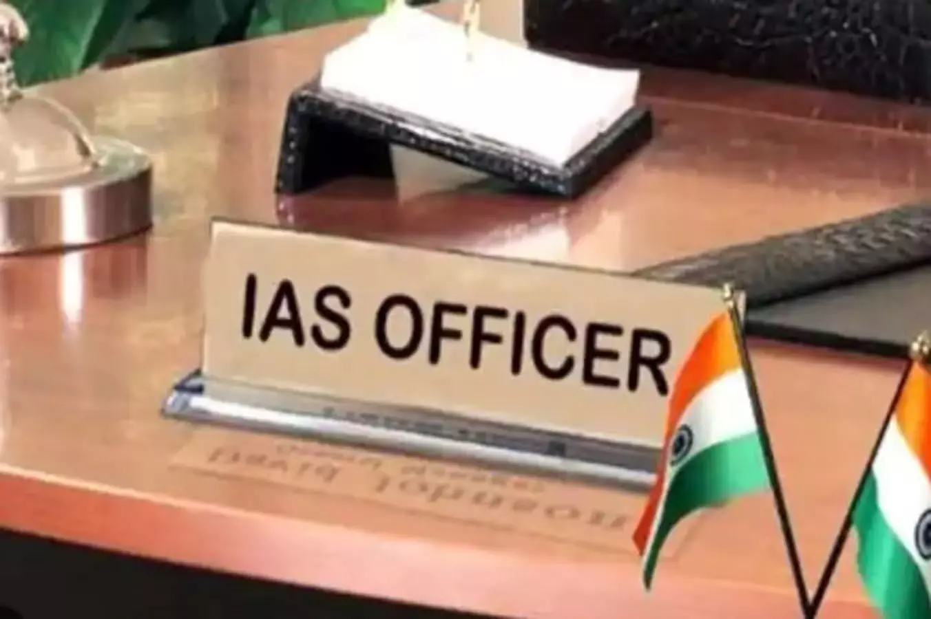 IAS के पुत्र के नाम पर तीन बर्थ सर्टिफिकेट का विवाद गहराया