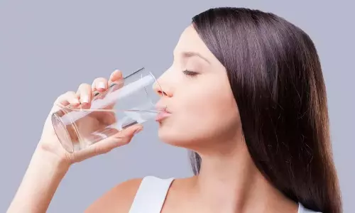 Winter Skin Care: सर्दियों में त्वचा को हाइड्रेट रखने के लिए अपनाएं ये कारगर उपाय, चमक उठेगी आपकी त्वचा Winter Skin Care: सर्दियों में त्वचा को हाइड्रेट रखने के लिए अपनाएं ये कारगर उपाय, चमक उठेगी आपकी त्वचा
