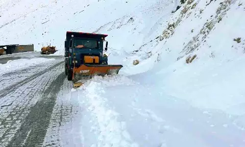 बीआरओ ने श्रीनगर-लेह राजमार्ग पर बर्फ हटाने का काम शुरू किया