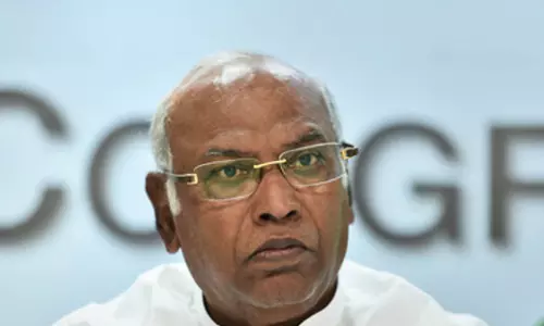 Karnataka: नेतृत्व परिवर्तन पर खड़गे की चेतावनी से सिद्धारमैया के मंत्री सतर्क