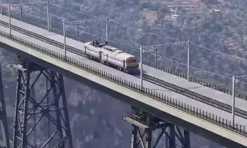 ‘कश्मीर जाने वाली ट्रेन में कुछ महीने की देरी होने की संभावना’