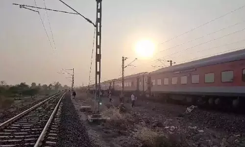 Official: ट्रैक की वक्रता के कारण कर्नाटक एक्सप्रेस की ब्रेक लगाने की दूरी प्रभावित हुई