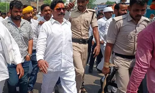 Mokama में पूर्व विधायक अनंत सिंह से जुड़े दो समूहों के बीच गोलीबारी Mokama में पूर्व विधायक अनंत सिंह से जुड़े दो समूहों के बीच गोलीबारी