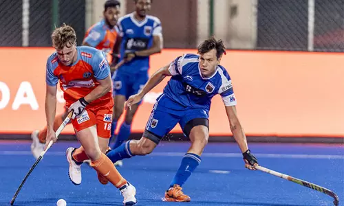 HIL: जेएसडब्ल्यू सोरमा हॉकी क्लब ने दिल्ली एसजी पाइपर्स पर 2-1 से मामूली जीत हासिल की HIL: जेएसडब्ल्यू सोरमा हॉकी क्लब ने दिल्ली एसजी पाइपर्स पर 2-1 से मामूली जीत हासिल की