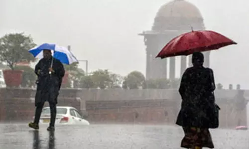 दिल्ली एनसीआर में हल्की बारिश, वायु गुणवत्ता आज भी खराब दिल्ली एनसीआर में हल्की बारिश, वायु गुणवत्ता आज भी खराब