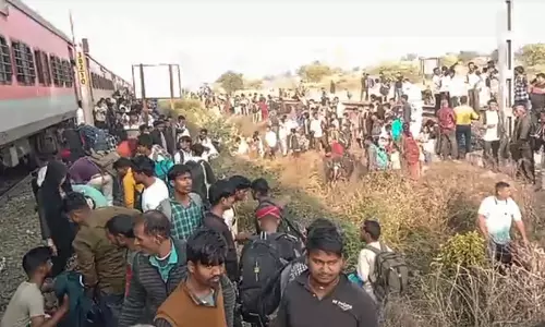 महाराष्ट्र रेल दुर्घटना: मृतकों की संख्या बढ़कर 13 हुई