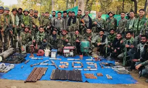 पहाड़ में नक्सलियों ने डंप किया था बारूद, 21 IED बम मिले पहाड़ में नक्सलियों ने डंप किया था बारूद, 21 IED बम मिले