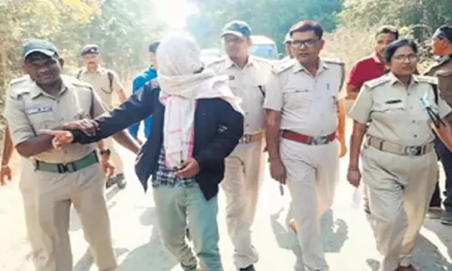Odisha: प्रेमी द्वारा मारपीट के बाद महिला कुर्ला के जंगल में घायल अवस्था में मिली Odisha: प्रेमी द्वारा मारपीट के बाद महिला कुर्ला के जंगल में घायल अवस्था में मिली