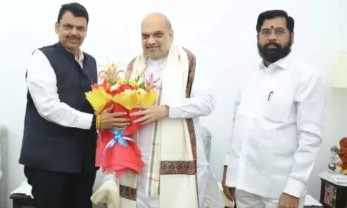 शिवसेना का कवच तोड़कर शिंदे की कठपुतली को सौंप दिया गया