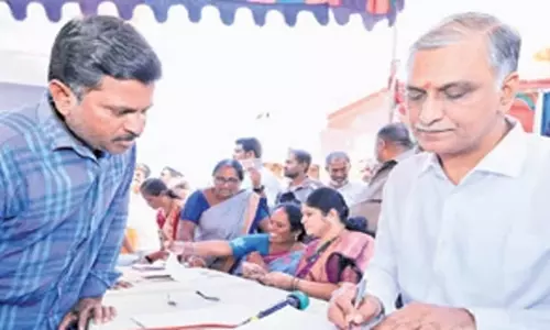 Telangana: बीआरएस विधायक हरीश ने सीएम को ग्राम सभाओं में भाग लेने की चुनौती दी Telangana: बीआरएस विधायक हरीश ने सीएम को ग्राम सभाओं में भाग लेने की चुनौती दी