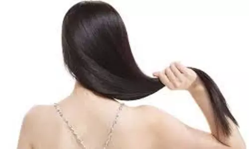 Hair Care Tips: मुलायम और चमकदार बालों के लिए आजमाएं ये घरेलू उपाय Hair Care Tips: मुलायम और चमकदार बालों के लिए आजमाएं ये घरेलू उपाय