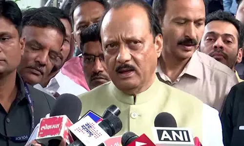 Ajit Pawar ने जलगांव रेल दुर्घटना पर कहा- यह घटना आग लगने की अफवाह के कारण हुई