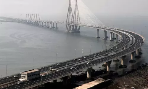 Maharashtra: भीड़भाड़ कम करने के लिए नई यातायात नीति बनाई Maharashtra: भीड़भाड़ कम करने के लिए नई यातायात नीति बनाई