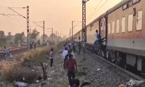 जलगांव रेल दुर्घटना में मरने वालों की संख्या बढ़कर 13 हुई