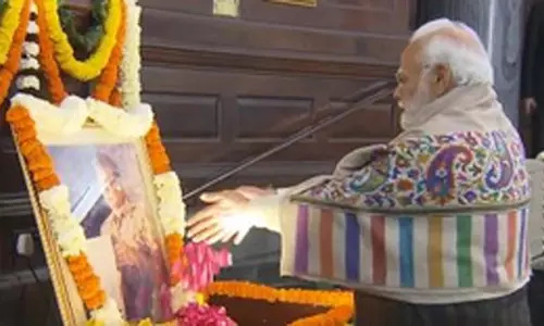 पीएम मोदी ने संसद के सेंट्रल हॉल में नेताजी सुभाष चंद्र बोस को दी श्रद्धांजलि पीएम मोदी ने संसद के सेंट्रल हॉल में नेताजी सुभाष चंद्र बोस को दी श्रद्धांजलि