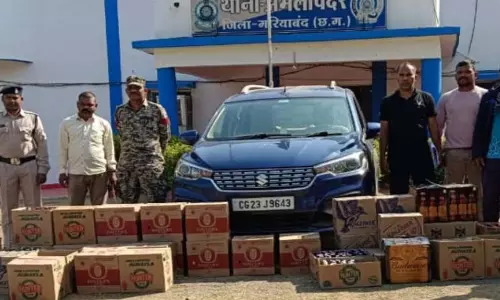 आर्टिका कार से 50 पेटी शराब जब्त, सप्लायर गिरफ्तार आर्टिका कार से 50 पेटी शराब जब्त, सप्लायर गिरफ्तार