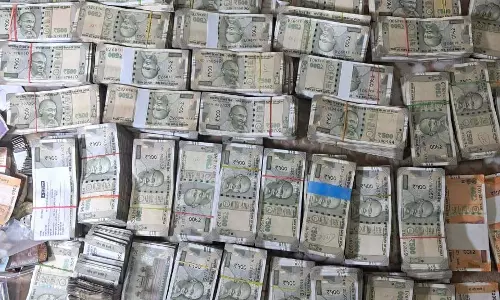 DEO निकला करोड़पति, विजिलेंस टीम ने मारी रेड