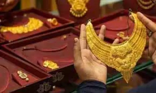 सोने की कीमतें नई ऊंचाई पर पहुंचीं: गिन्नी 60,000 रुपये के पार! सोने की कीमतें नई ऊंचाई पर पहुंचीं: गिन्नी 60,000 रुपये के पार!