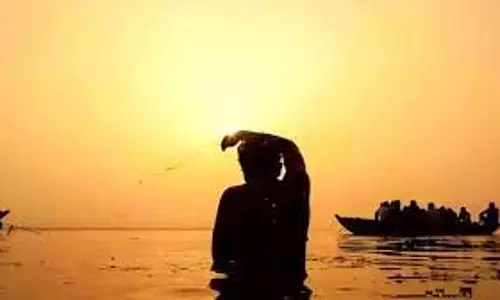 Mauni Amavasya 2025: मौनी अमावस्या के दिन शुभ मुहूर्त में सूर्य देव को अर्पित करें जल, जानें  विधि और नियम