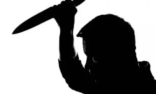 Telangana: महिला को लेकर ऑटो चालकों में झड़प, एक की मौत Telangana: महिला को लेकर ऑटो चालकों में झड़प, एक की मौत