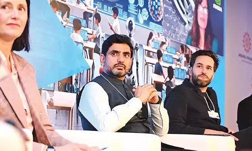 Minister Lokesh: औद्योगिक पार्क और डेटा सेंटर स्थापित करें Minister Lokesh: औद्योगिक पार्क और डेटा सेंटर स्थापित करें
