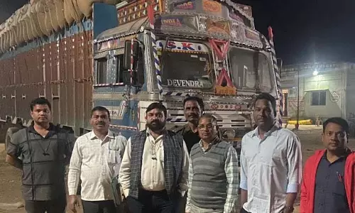 ट्रैक्टर और ट्रक सीज, 975 कट्टा अवैध धान जब्त