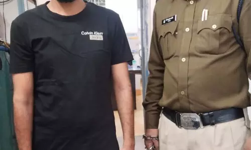 देशी पिस्टल रखने वाला गुण्डा गिरफ्तार, आजाद चौक पुलिस ने दबोचा देशी पिस्टल रखने वाला गुण्डा गिरफ्तार, आजाद चौक पुलिस ने दबोचा