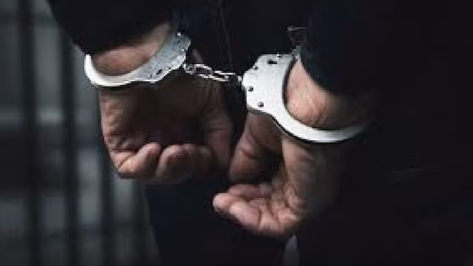 Kanpur: पत्नी ने प्रेमी संग मिलकर पति को उतारा मौत के घाट, दोनों गिरफ्तार Kanpur: पत्नी ने प्रेमी संग मिलकर पति को उतारा मौत के घाट, दोनों गिरफ्तार