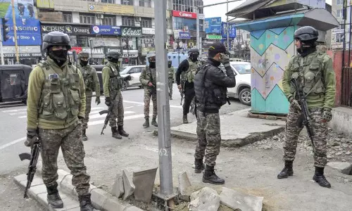 गणतंत्र दिवस से पहले Kashmir घाटी में बहुस्तरीय सुरक्षा व्यवस्था गणतंत्र दिवस से पहले Kashmir घाटी में बहुस्तरीय सुरक्षा व्यवस्था
