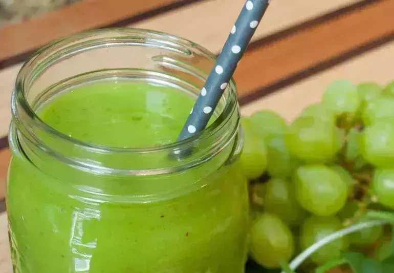 Green grape smoothie सुबह नाश्ते में जरूर करें ट्राई Green grape smoothie सुबह नाश्ते में जरूर करें ट्राई