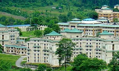 Sikkim मणिपाल इंस्टीट्यूट ऑफ टेक्नोलॉजी की इमारत से गिरकर