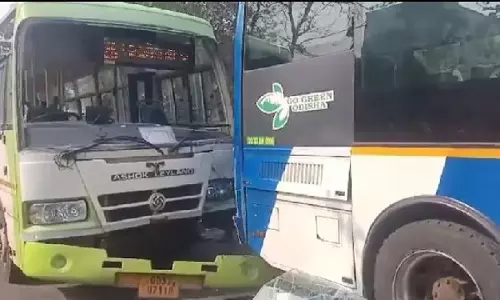 Bhubaneswar में दुर्घटनाओं का सिलसिला जारी, मो बस ने दूसरी मो बस को मारी टक्कर