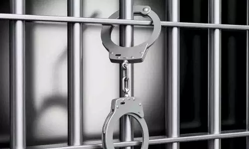 Hyderabad में चोरी के आरोप में दो लोग गिरफ्तार, 4.6 लाख रुपये के आभूषण जब्त Hyderabad में चोरी के आरोप में दो लोग गिरफ्तार, 4.6 लाख रुपये के आभूषण जब्त