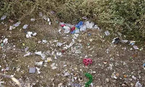 Shimla में पदम देव कॉम्प्लेक्स के पीछे कूड़ा-कचरा चिंता का विषय