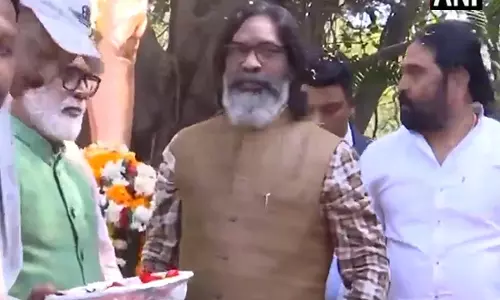 Jharkhand CM ने नेताजी सुभाष चंद्र बोस की जयंती पर उन्हें पुष्पांजलि अर्पित की