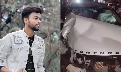 मशहूर यूट्यूबर मनोज डे की फॉर्च्यूनर ने ऑटो को मारी टक्कर, ड्राइवर गंभीर रूप से घायल मशहूर यूट्यूबर मनोज डे की फॉर्च्यूनर ने ऑटो को मारी टक्कर, ड्राइवर गंभीर रूप से घायल