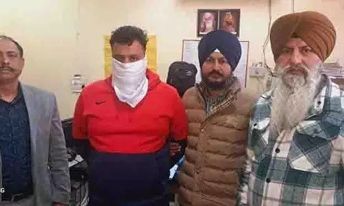 Jalandhar: पुलिसकर्मी 30,000 रुपये की रिश्वत लेते पकड़ा गया
