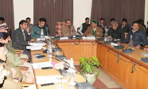 Himachal: विकास परियोजनाओं की समीक्षा की, कहा 2025 कार्य निष्पादन का वर्ष होगा