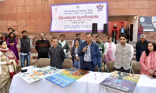Alwar : राष्ट्रीय मतदाता दिवस-2025, सजग मतदाता मजबूत लोकतंत्र की नींव— नवीन महाजन