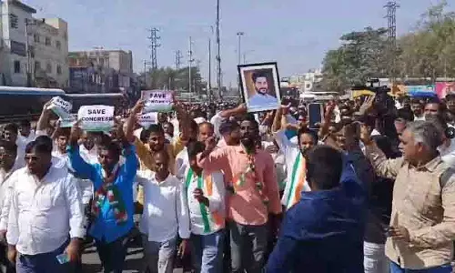 कांग्रेस पटनचेरु इकाई में MLA Mahipal Reddy के खिलाफ कार्यकर्ताओं के विरोध प्रदर्शन से अराजकता