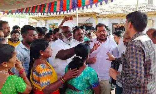 Sangareddy ग्राम सभा में अराजकता, अधिकारी लोगों के सवालों का जवाब देने में विफल