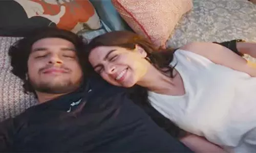 Loveyaapa का गाना कौन किन्ना जरूरी सी हुआ रिलीज Loveyaapa का गाना कौन किन्ना जरूरी सी हुआ रिलीज