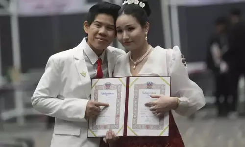 Thailand में समलैंगिक विवाह कानून लागू, कई जोड़ों ने विवाह की शपथ ली