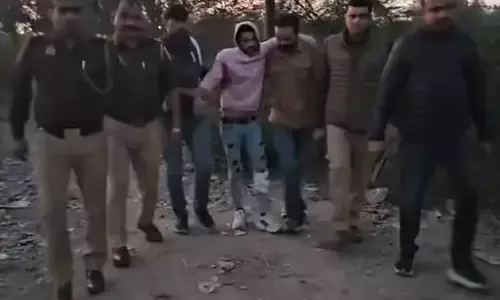 एयरलाइंस के क्रू मेंबर की गोली मारकर हत्या, इनामी शूटर गिरफ्तार एयरलाइंस के क्रू मेंबर की गोली मारकर हत्या, इनामी शूटर गिरफ्तार