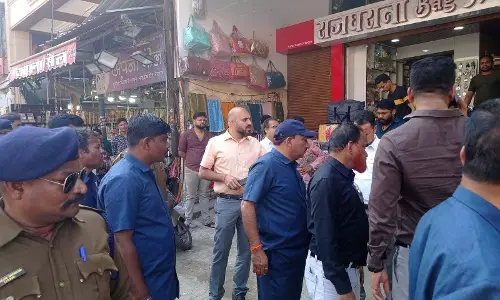 मालवीय मार्ग, बैजनाथपारा, गोलबाजार में अभियान चलाकर मार्गो को अतिक्रमण मुक्त किया मालवीय मार्ग, बैजनाथपारा, गोलबाजार में अभियान चलाकर मार्गो को अतिक्रमण मुक्त किया