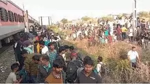 Jalgaon rail accident:  मृतकों की संख्या बढ़कर 13 हुई, रेल मंत्री ने अनुग्रह राशि की घोषणा की